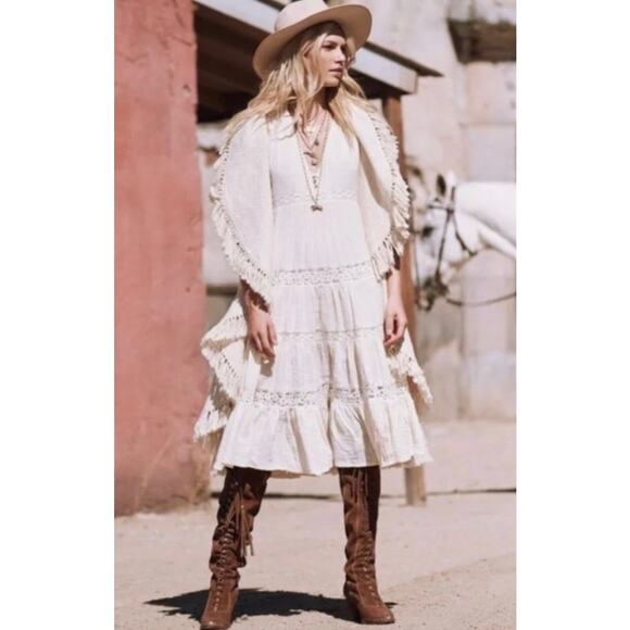 Spell & The Gypsy White River Poncho Knit Fringe Vest Long Cream Cotton M/L - Picture 2 of 12